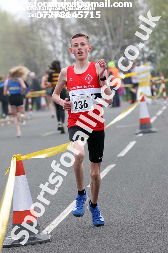 Boys and girls under-15s road race, 2019 Elswick Harirers Good Friday Road Relay, Newburn, Newcastle. Photo:  David T. Hewitson/Sports for All Pics
